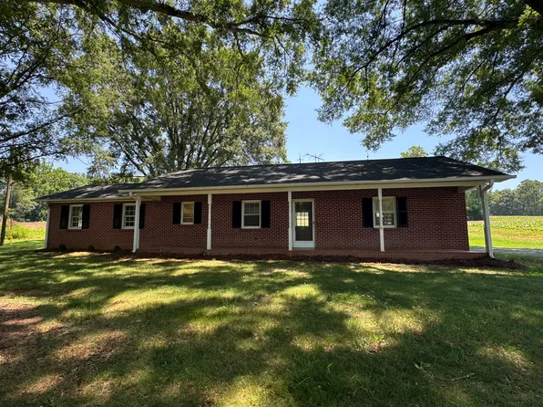 1679 Flynt Rd, King, NC 27021