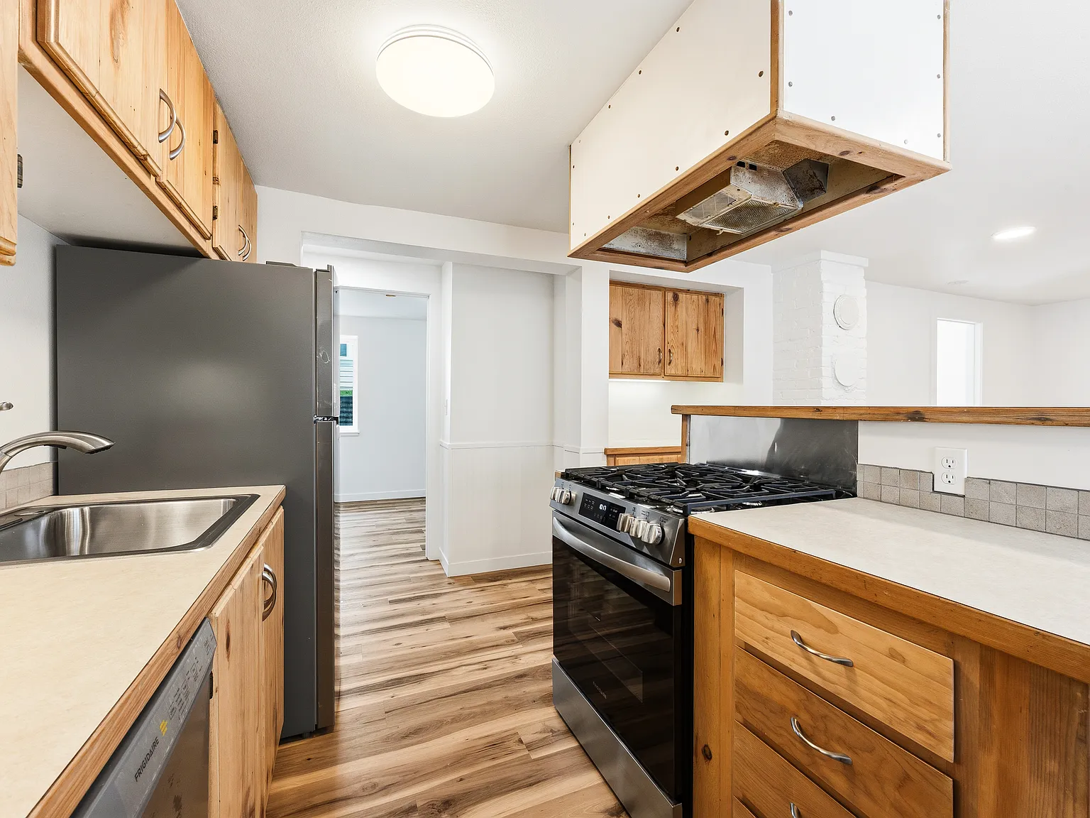 2 bed, 900 sqft, $1,250 — Photo 3