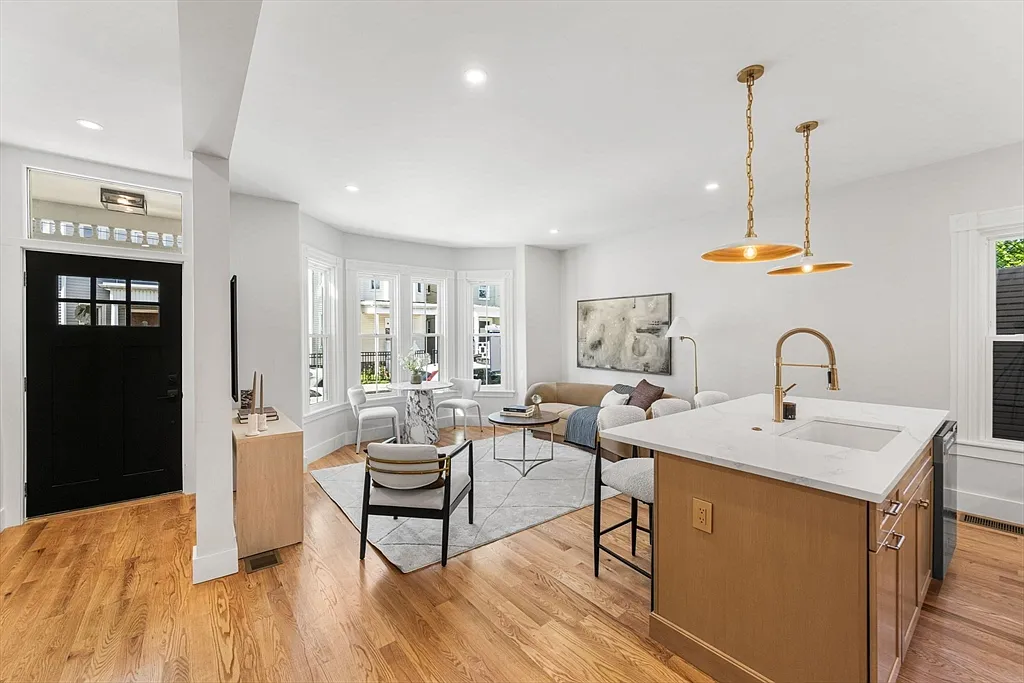 2 bed, 2.0 bath, 977 sqft, $3,500 — Photo 2