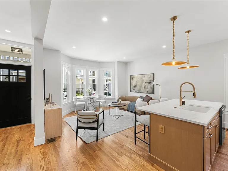 14 Harbor View St #1 — Photo 2