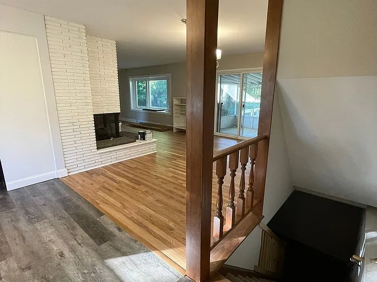 3212 Charing Cross Rd — Photo 37