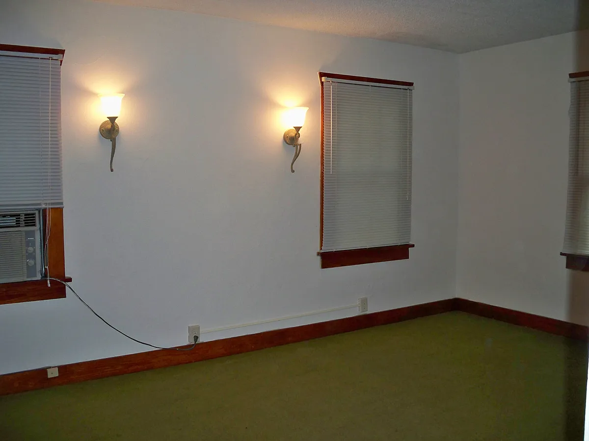 Building Photo - 331 W Cedar St #3