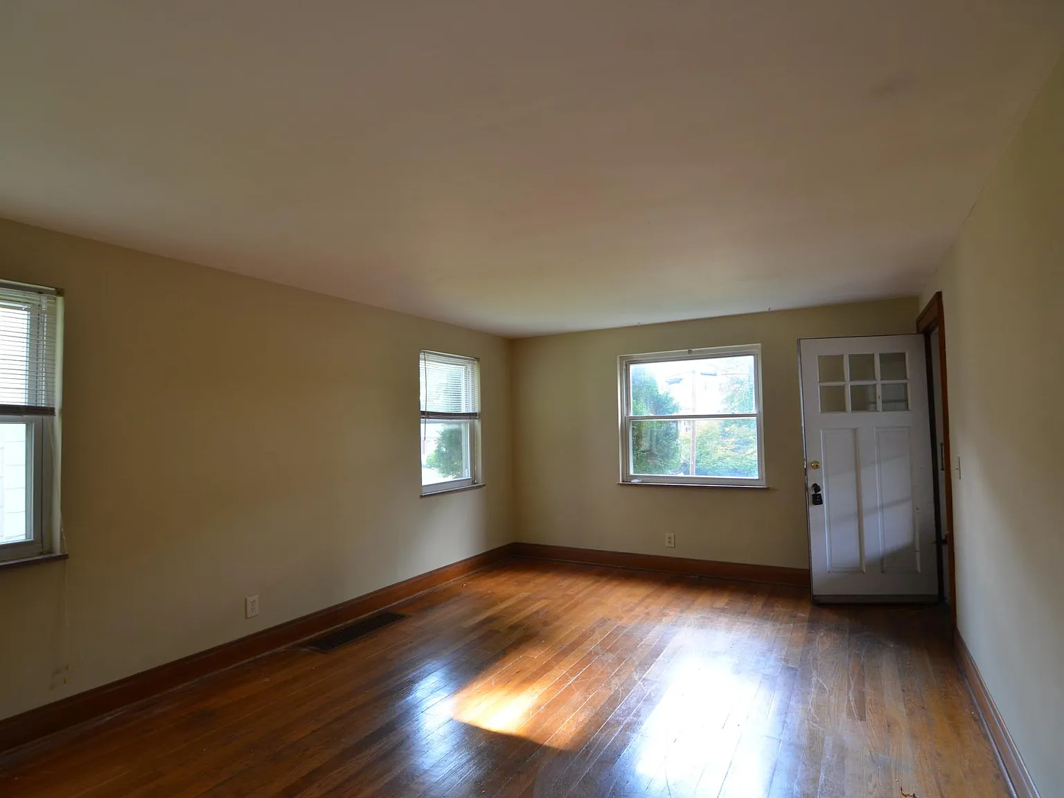 2 bed, 875 sqft, $1,295 — Photo 3