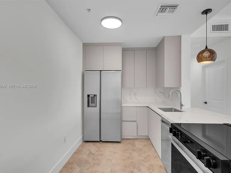 520 SE 5th Ave #1707 — Photo 4