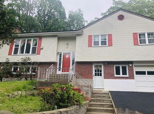 10 Alscot Dr, East Lyme, CT 06333