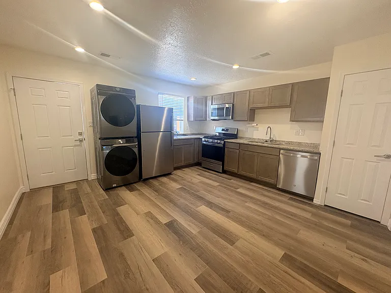 8413 Gutierrez Rd NE #B — Photo 4