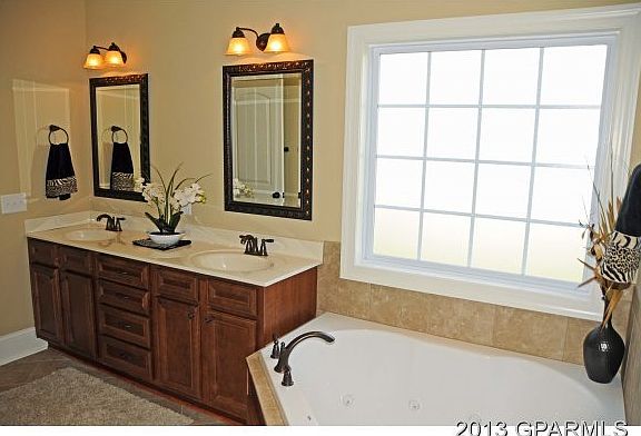 4th image of 1925 B B Leighton Drive #B