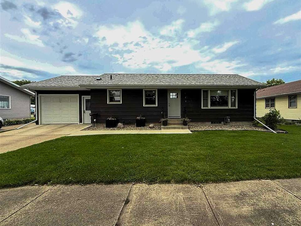 1st image of 520 3rd Ave NE