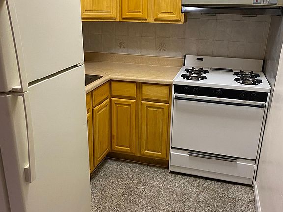4th image of 15808 65th Ave #1