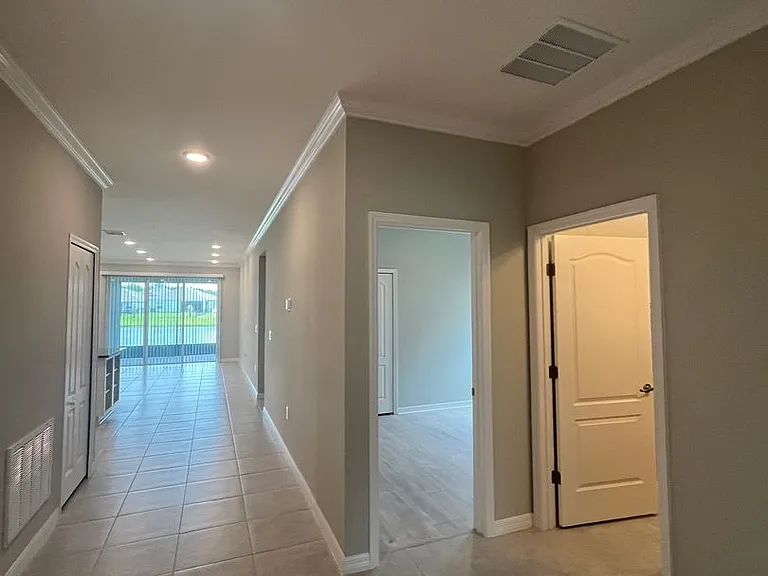 77 Oakleaf Way — Photo 2