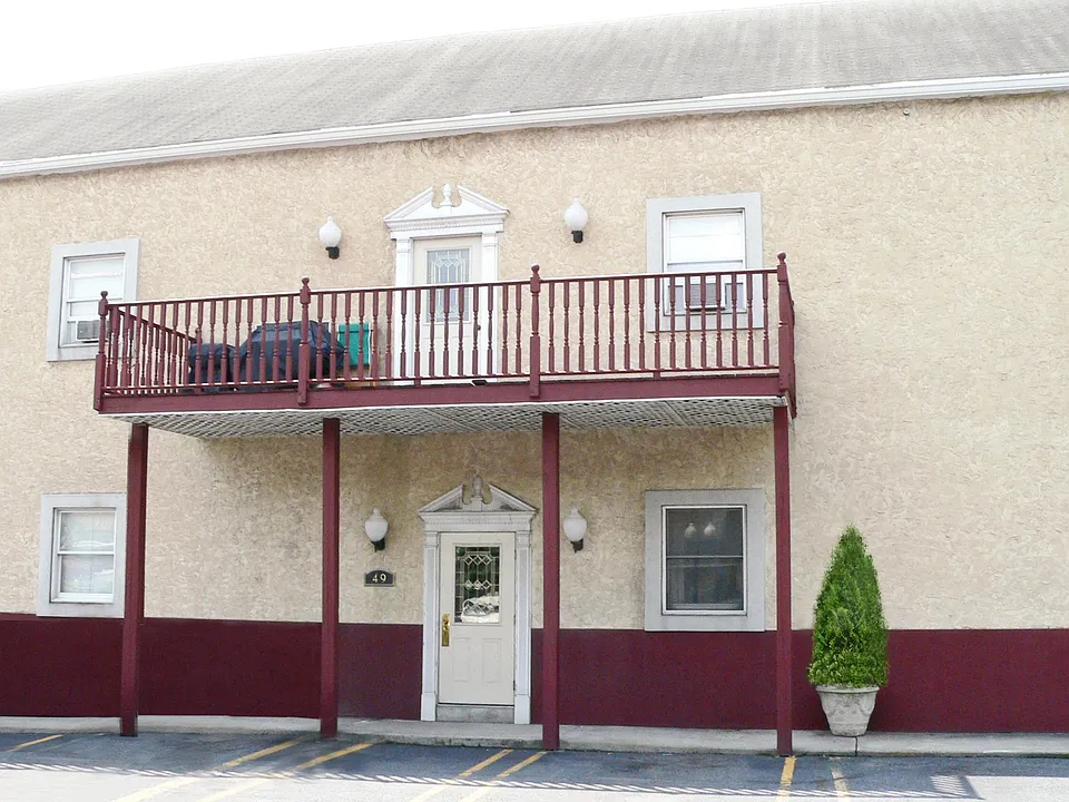49 Easton Rd #3