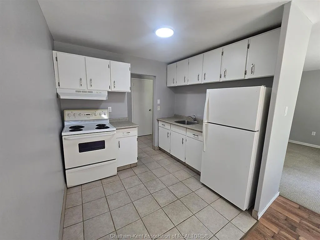 2 bed, 1.0 bath, $1,800 — Photo 3