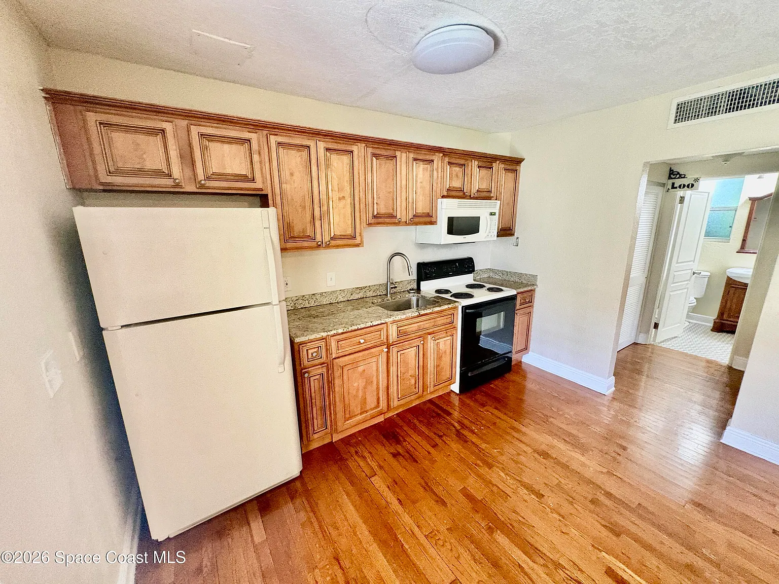 1 bed, 1.0 bath, 12416 sqft, $1,325 — Photo 3