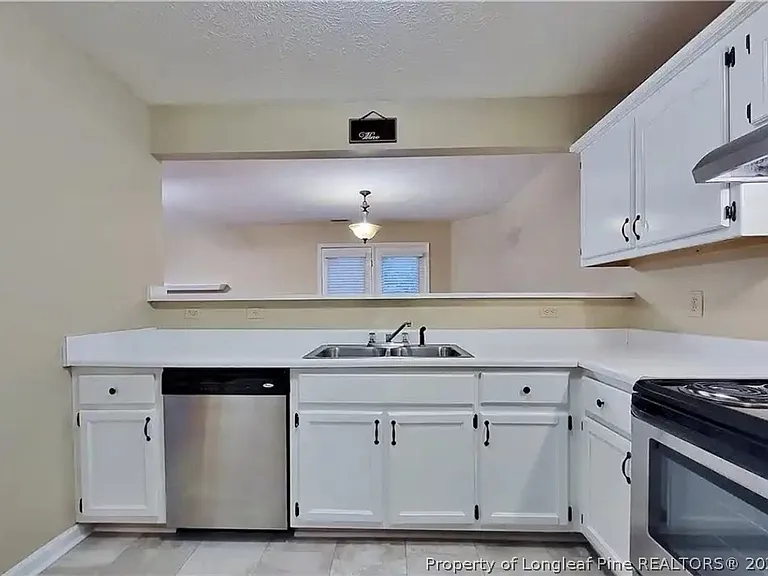 5532 Robmont Dr — Photo 17