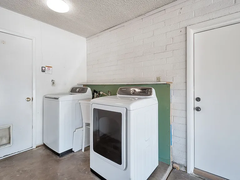 1633 E La Jolla Dr — Photo 24