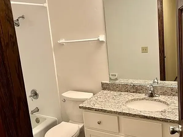 N81W15085 Appleton Ave #2H, Menomonee Falls, WI 53051