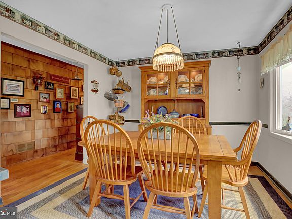3rd image of 2300 Knoll Ct