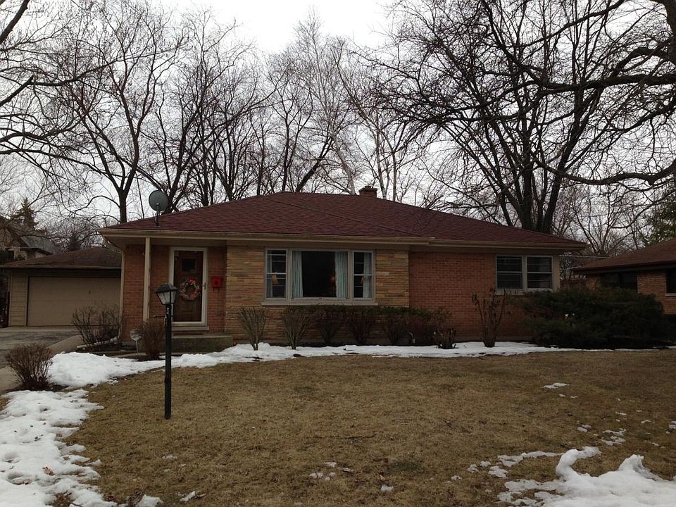 Curb view, drive way, garage