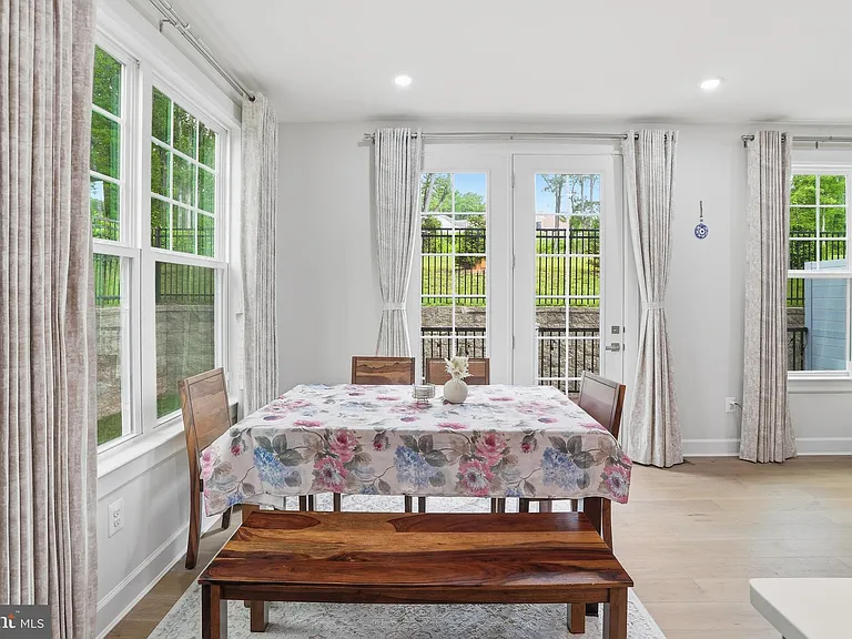 411 W Ponds Edge Dr — Photo 14