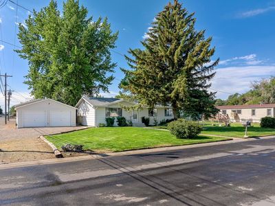 842 E Adams St, Powell, WY, 82435