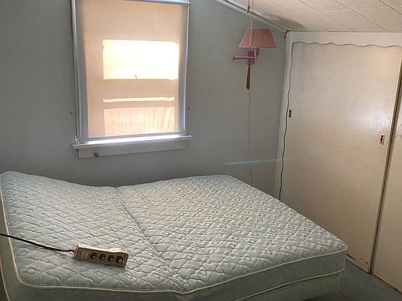 3rd image of 517 E 12th Street