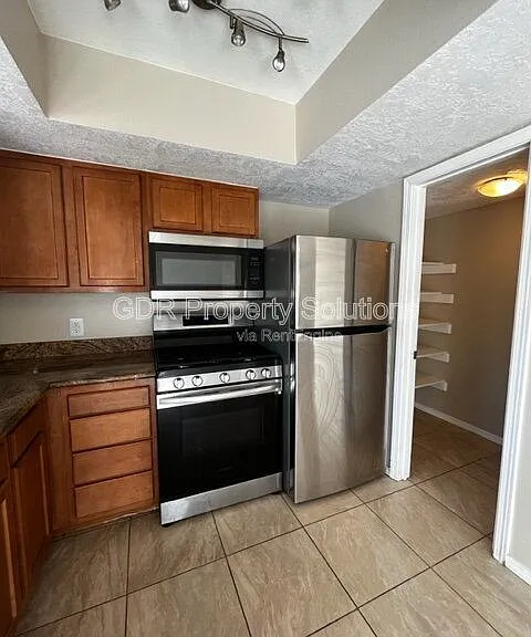 706 Fruit Ave NW #A — Photo 4