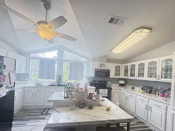 3rd image of 212 Ridgeway Blvd N #50