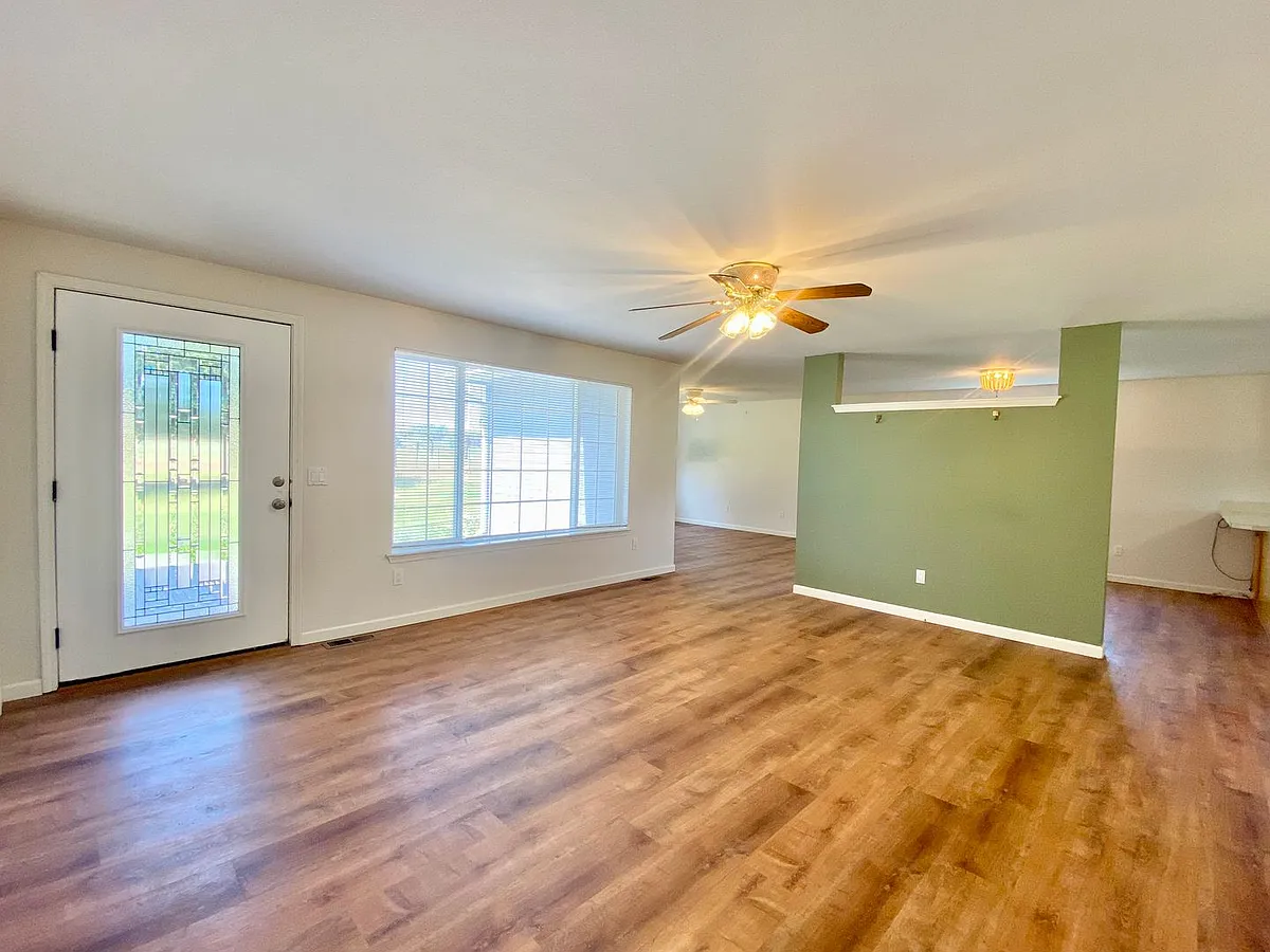 Building Photo - 9621 Meadowbrook Rd