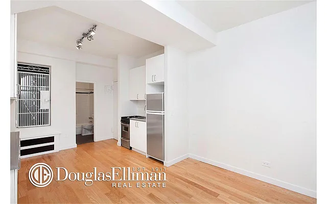Rented by Douglas Elliman | media 32