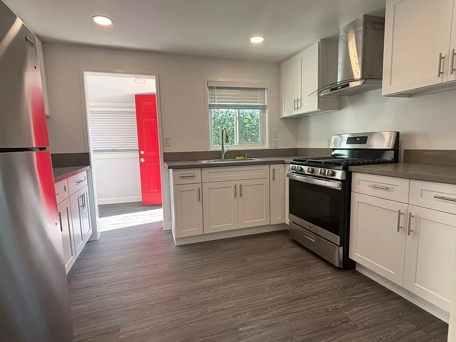 2 bed, 725 sqft, $2,500 — Photo 2