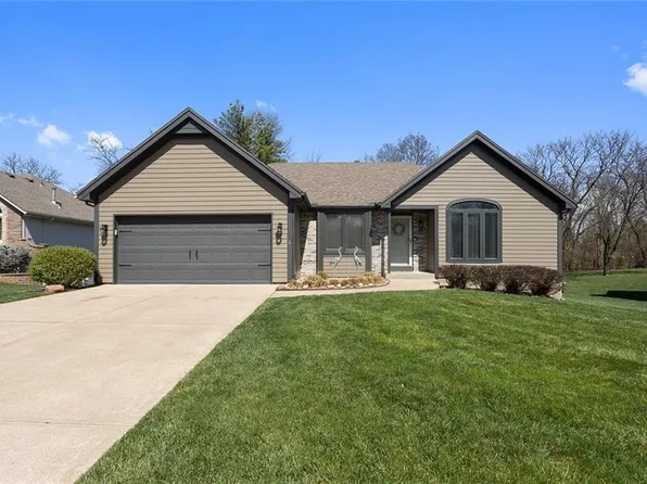 1249 SW Crossing Dr, Lees Summit, MO 64081