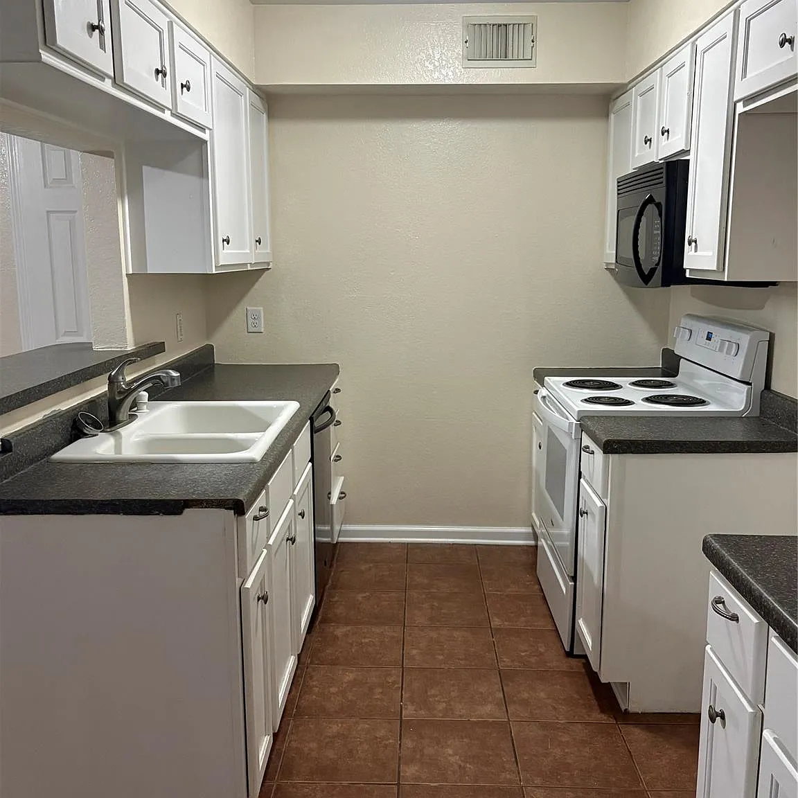 3 bed, 1.5 bath, 1224 sqft, $1,250 — Photo 4