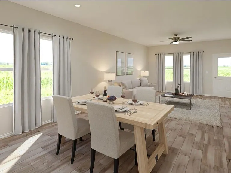 600 Clover Creek Dr — Photo 4