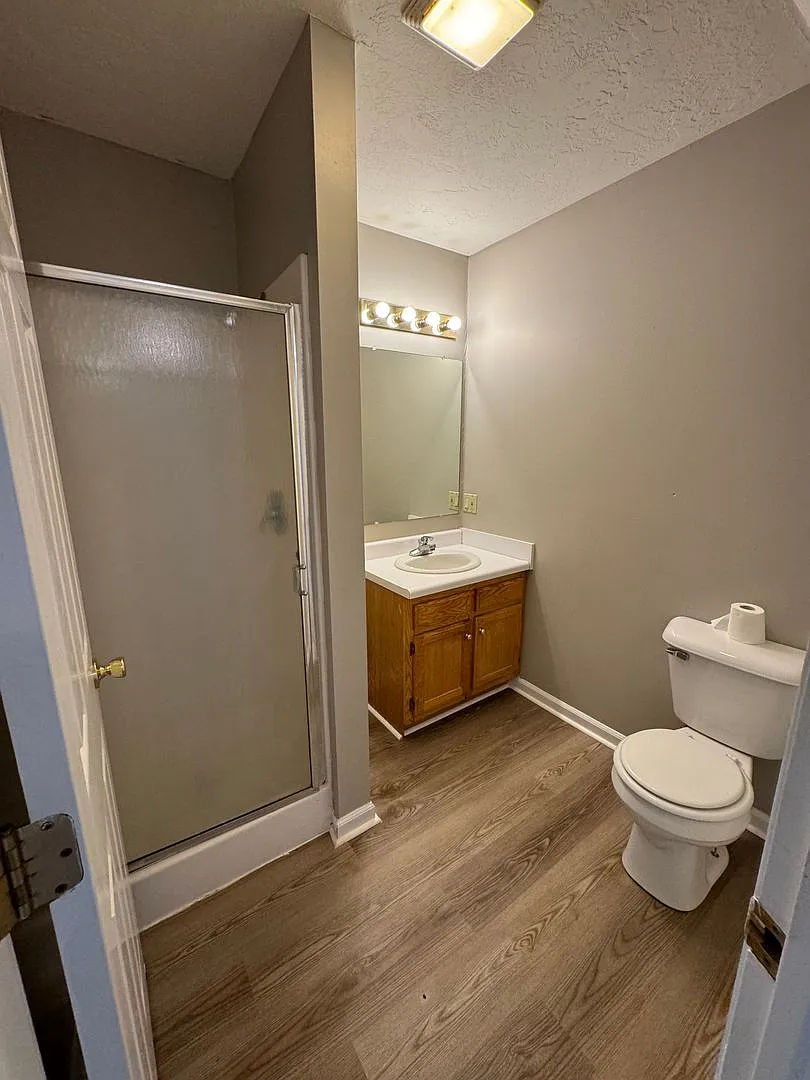 University Place 2- Charming Townhouse Apartment — Photo 3