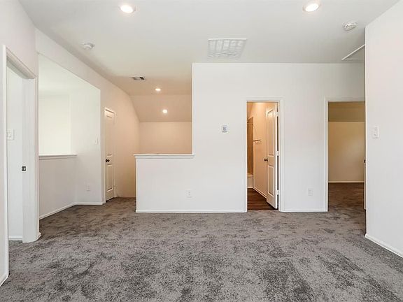 2nd image of 6024 Heritage Creek Ln