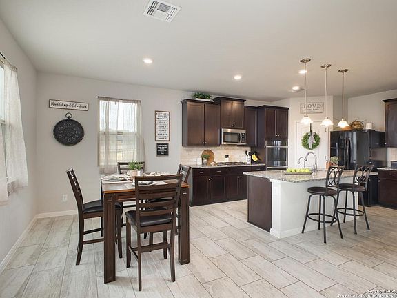 2nd image of 225 Treble Knoll