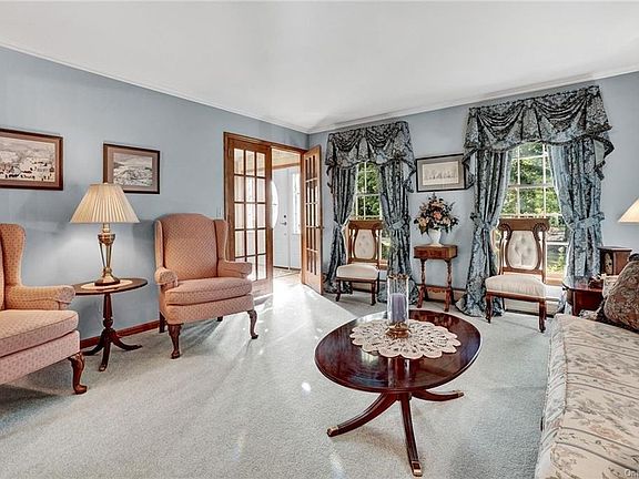 5th image of 25 Brookside Dr