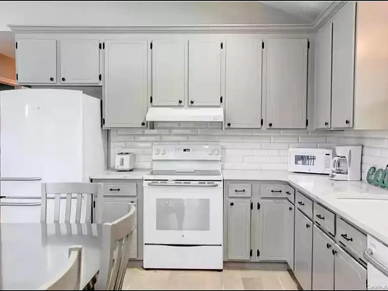 6702 Emerald Isle Dr — Photo 14