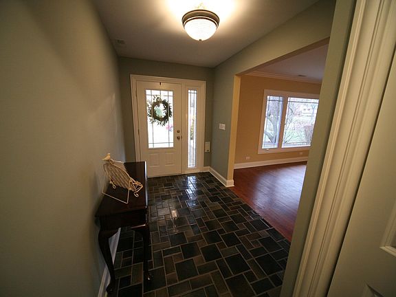 Large entrance with closet