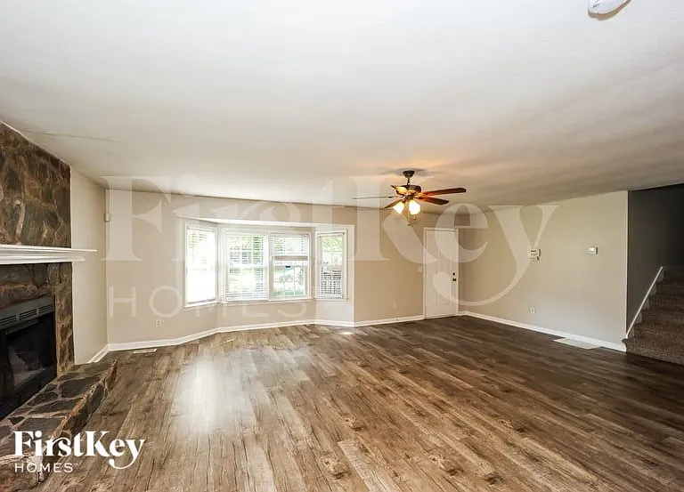 420 Freestone Dr — Photo 3
