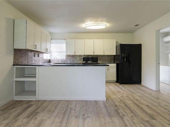 4th image of 113 Grey Oak Dr #A