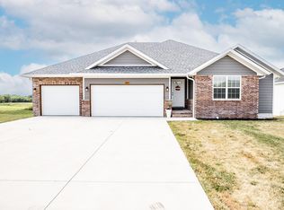 513 N Stella Ct, Willard, MO 65781