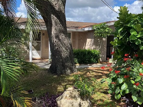 1351 Basswood Dr, Holiday, FL 34690