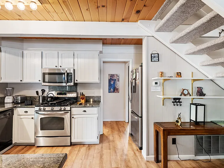 643 Agate Rd — Photo 3