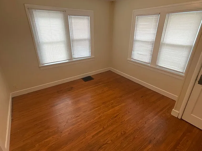 609 N Dunn St — Photo 8