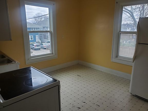 5th image of 3271 Central Ave APT 1