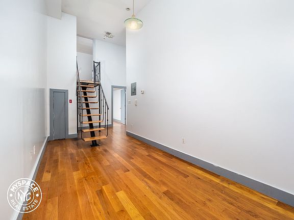 4th image of 1358 De Kalb Ave #3LX
