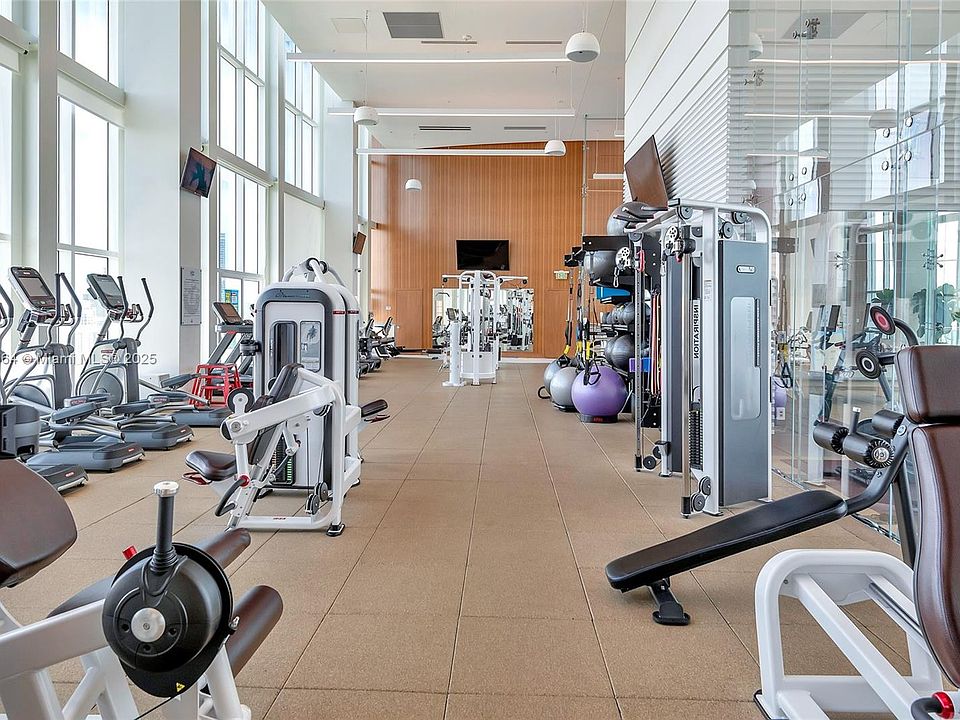 2nd image of 1643 Brickell Ave #0