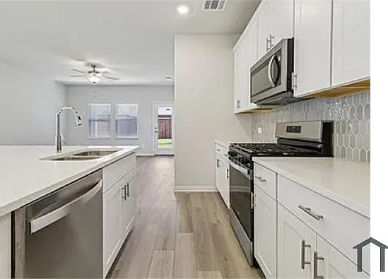 6004 Belchamp Dr — Photo 2