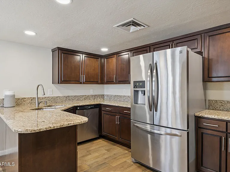 15020 N 40th St #37 — Photo 11